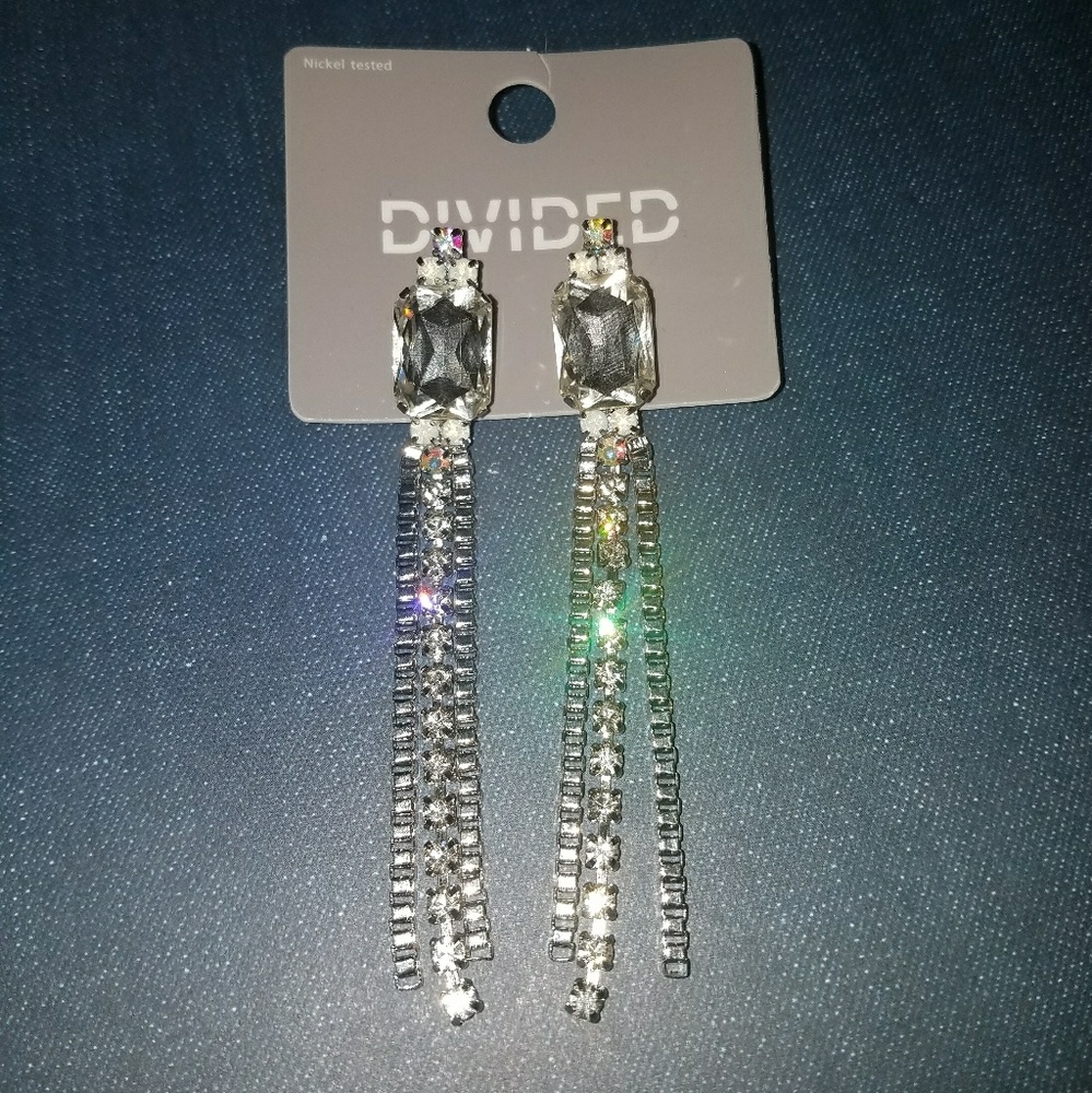 Nwt elegant sparkly dangling Crystal stud earring